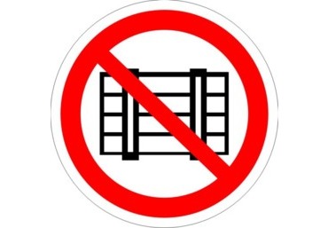 Знак P-12 (Запрещается загромождать проходы и (или) складировать)