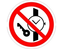 Знак P-27 (Запрещается иметь при (на) себе металлические предметы (часы и т.п.))